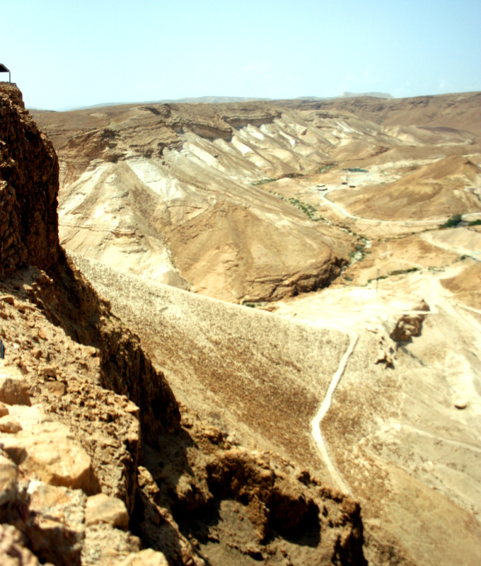 Pozostałości po oblężeniu. Rzymska solidność bywa przerażąjąca