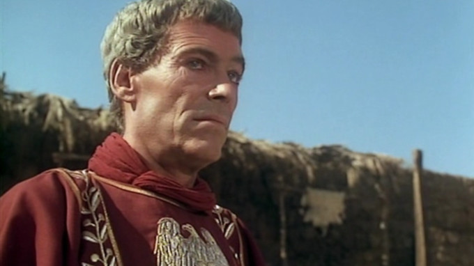 Skwaszona mina Petera O'Toole'a mówi sama za siebie. Ma taką przez cały film.
