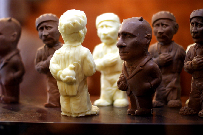 W jednej z nich możemy odgryźć głowę Putinowi z czekolady. Pod dwakroć warto.