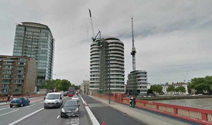 Londyńczycy próżnym wysiłkiem stawiają kolejne wieżowce... A przecież agent 007 powróci w kolejnym filmie