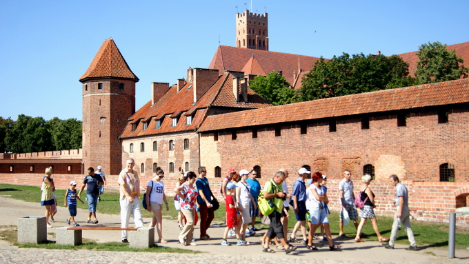 Jeśli tłumy turystów są plagą, to czym są hordy pozbawionych talentu filmowców