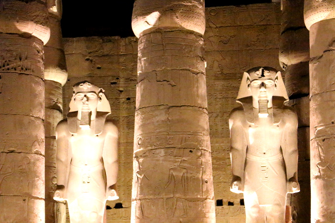 Gdy patrzy się na świątynię Amona w Luksorze, łatwo o architektoniczne kompleksy